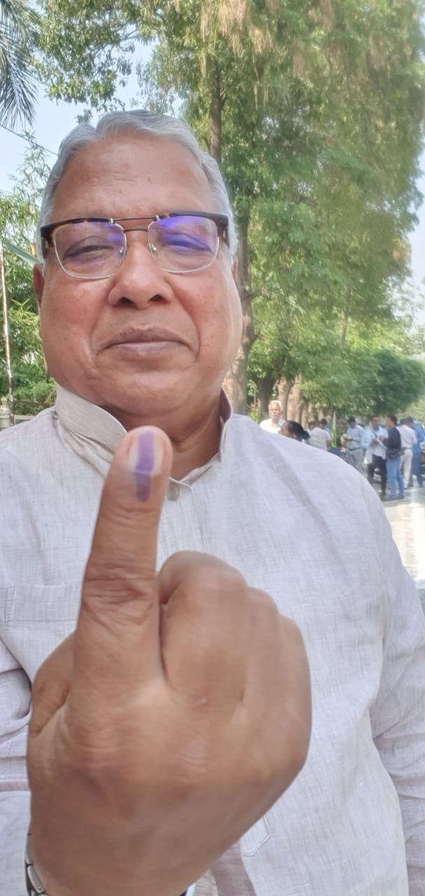भाजपा सांसद राजेंद्र अग्रवाल ने किया मतदान