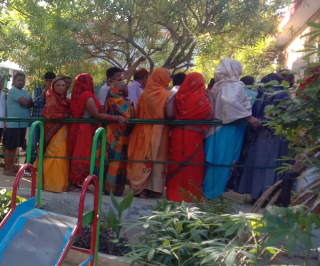 सुलतानपुर और अंबेडकरनगर में उमड़े मतदाता 