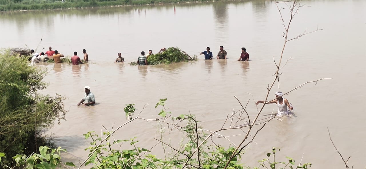 कैराना में यमुना का तटबंध टूटा, हजारों बीघा फसल जलमग्न