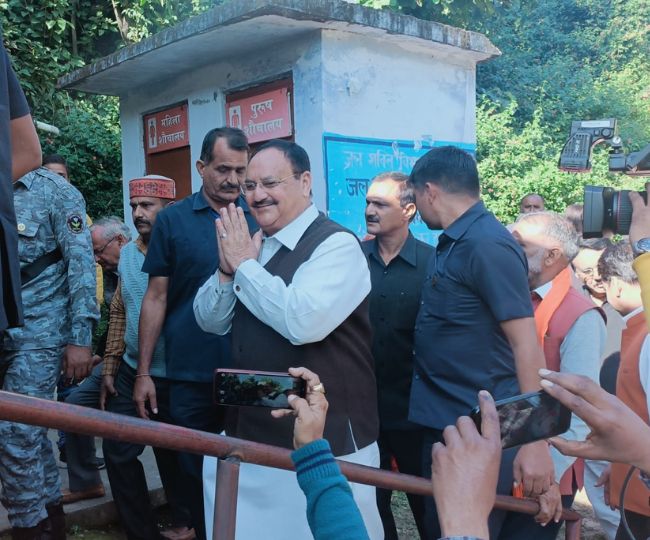 Himachal Election 2022 हिमाचल चुनाव में वोट करने पहुंचे भाजपा अध्यक्ष JP Nadda