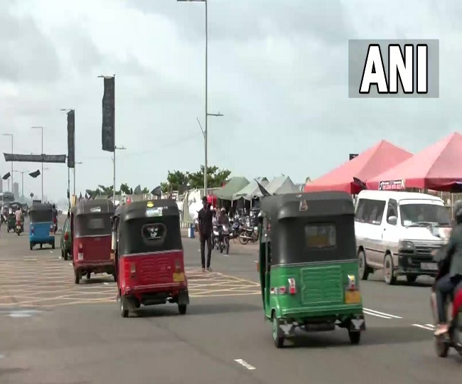 Curfew lifted for a few hours in Colombo कोलंबो में कुछ घंटों के लिए कर्फ्यू हटा