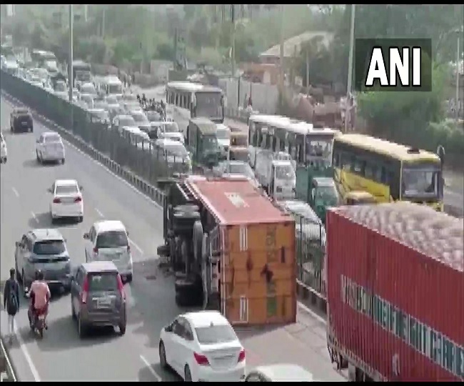 Gurugram: दिल्ली-जयपुर हाईवे पर ट्रक पलटने से लगा लम्बा जाम
