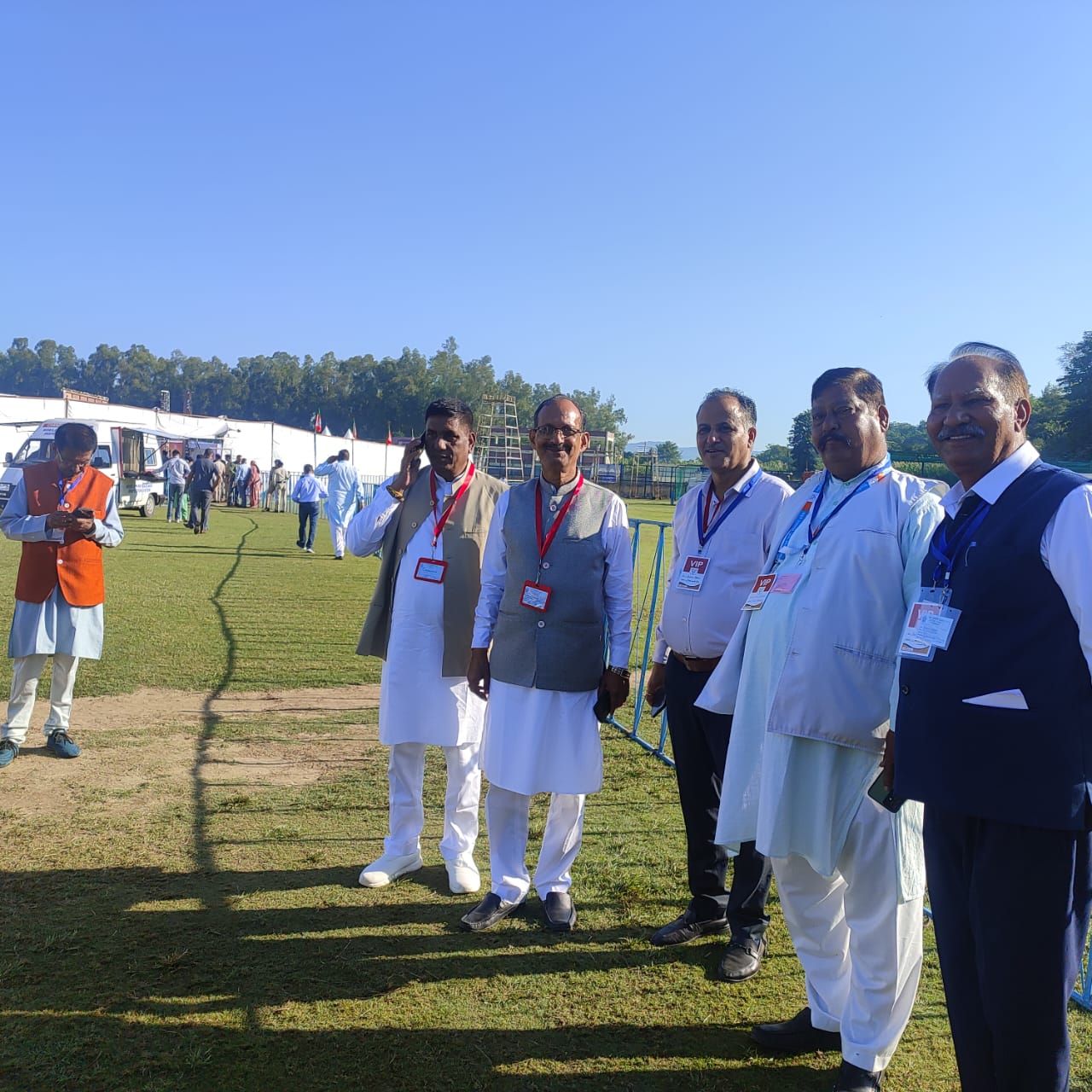 सत्‍ती कर रहे स्‍वागत 