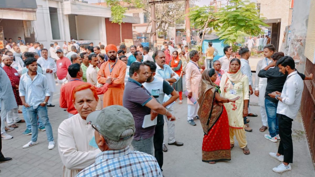 UP Nikay Chunav Result मतगणना शुरू, पहले गिने जा रहे डाक मतपत्र