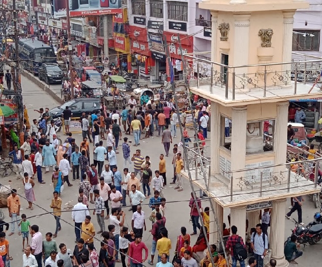 स्मार्ट मीटर में गड़बड़ी को लेकर मुजफ्फरपुर में सड़क पर उतरे लोग