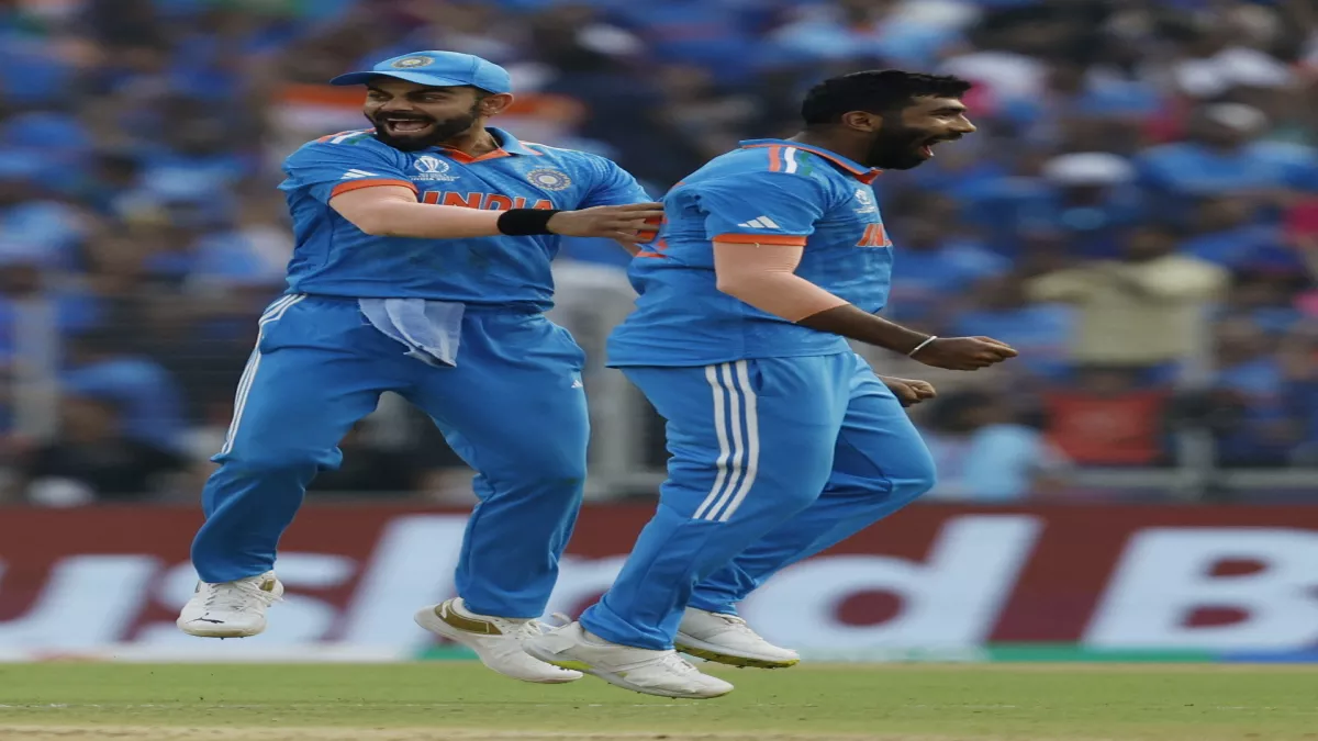 IND vs PAK Live Score: बुमराह ने शादाब खान को भेजा पवेलियन