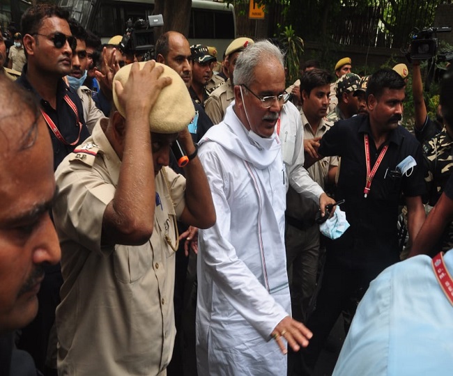 CM भूपेश बघेल को पुलिस ने हिरासत में लिया