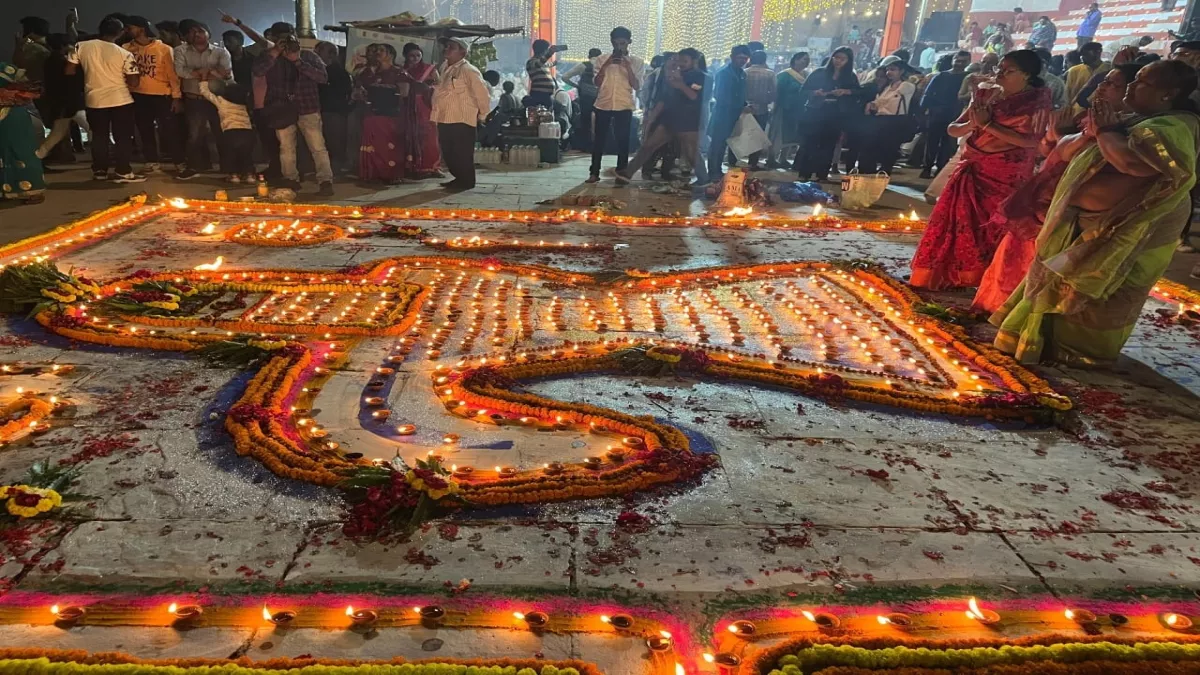 Dev Deepawali 2024 Live Updates: दीपों की रंगोली
