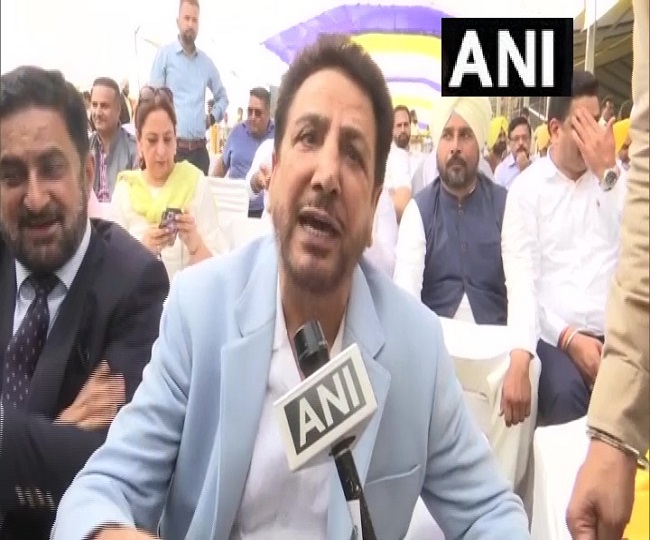 शपथ ग्रहण समारोह में पहुंचे गायक गुरदास मान