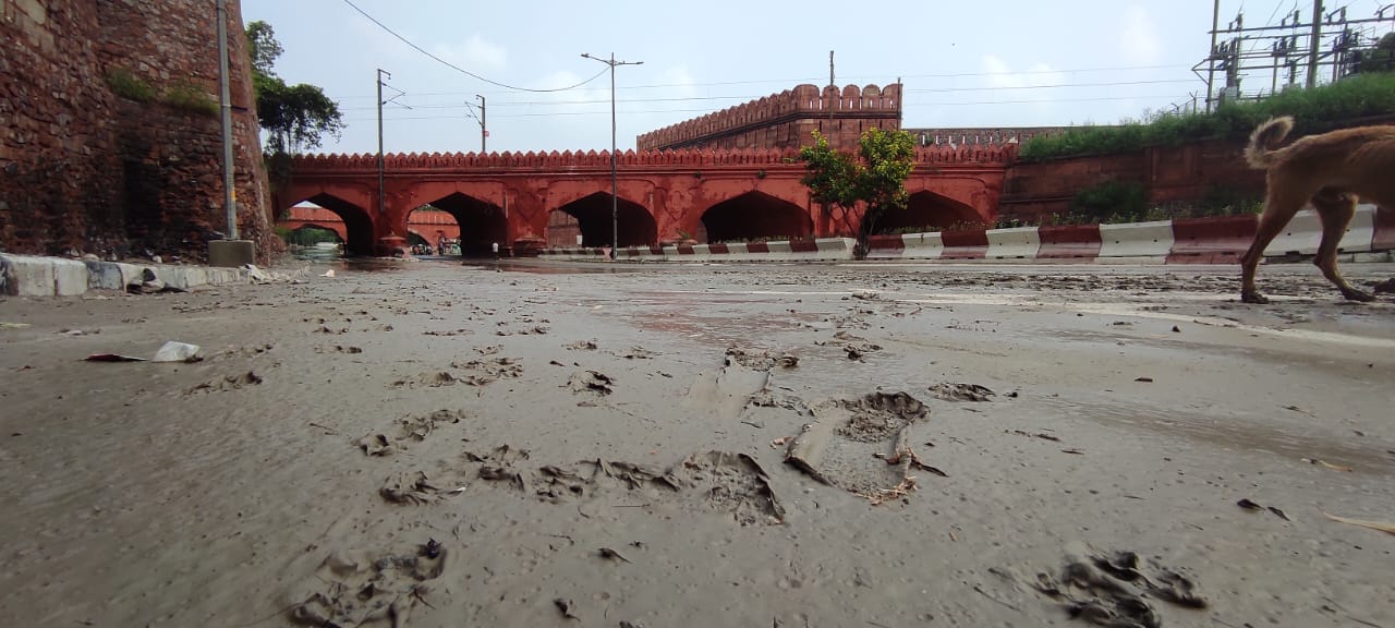 Delhi Flood Updates:  लाल किले के पास से खाली हुआ बाढ़ का पानी