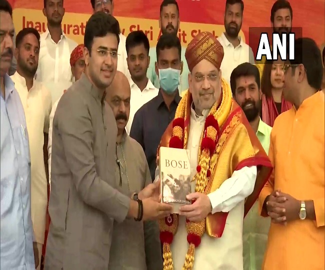 कर्नाटक में भारतीय जनता युवा मोर्चा के एक कार्यक्रम में पहुंचे अमित शाह 
