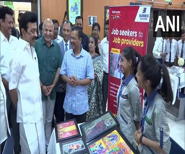 केजरीवाल और मनीष सिसोदिया से मिले तमिलनाडु के मुख्यमंत्री 