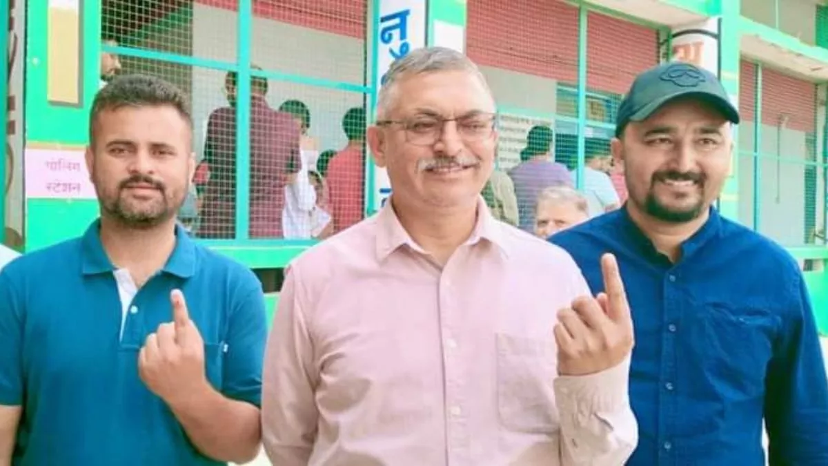 Himachal Lok Sabha Election 2024 Voting Live: नाहन के विधायक अजय सोलंकी ने किया मतदान