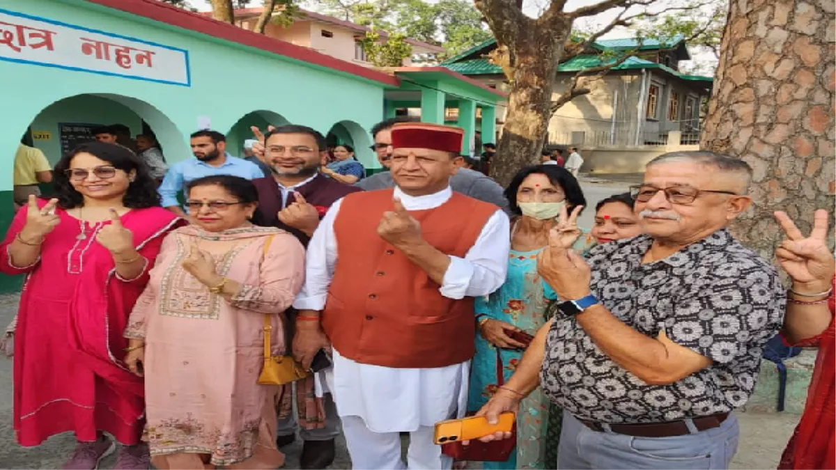 Lok Sabha Election 2024 Voting Live: भाजपा प्रदेश अध्यक्ष डा. राजीव बिंदल ने किया मतदान