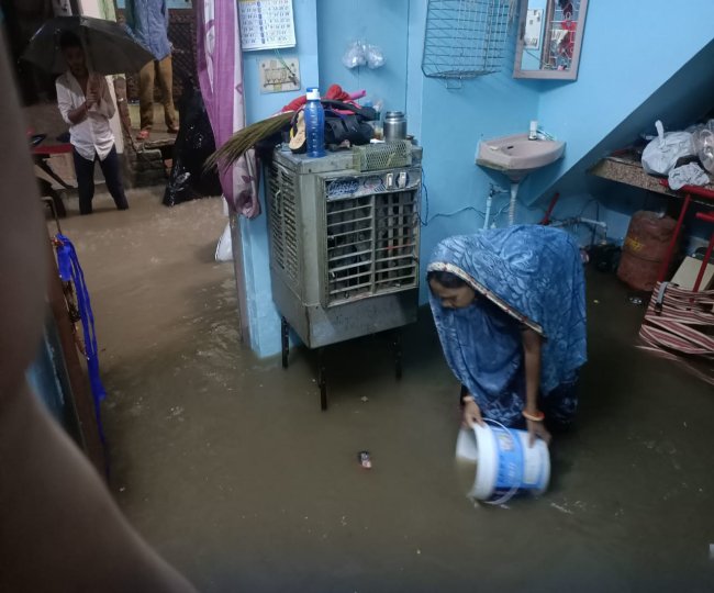 2(127) दिल्ली में कई जगह सड़क धँसा, इन इलाक़ों से गुजरने वाले लोग रखे ध्यान, मेट्रो स्टेशन वाले रास्तों में भी भरा पानी
