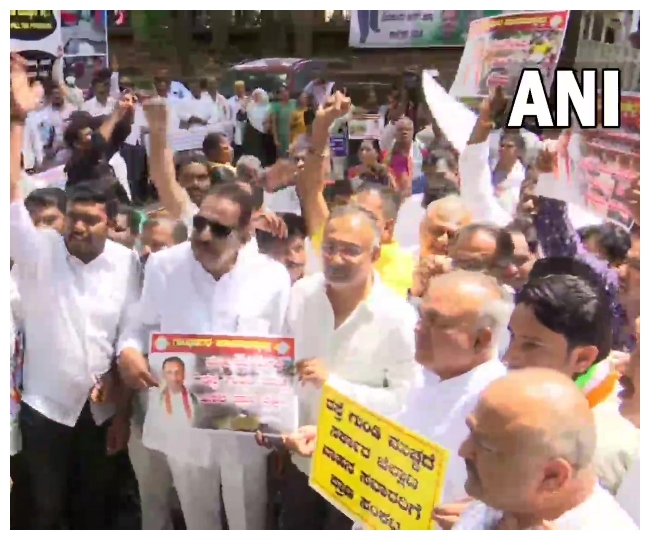 बेंगलुरु में कांग्रेस ने किया धरना प्रदर्शन