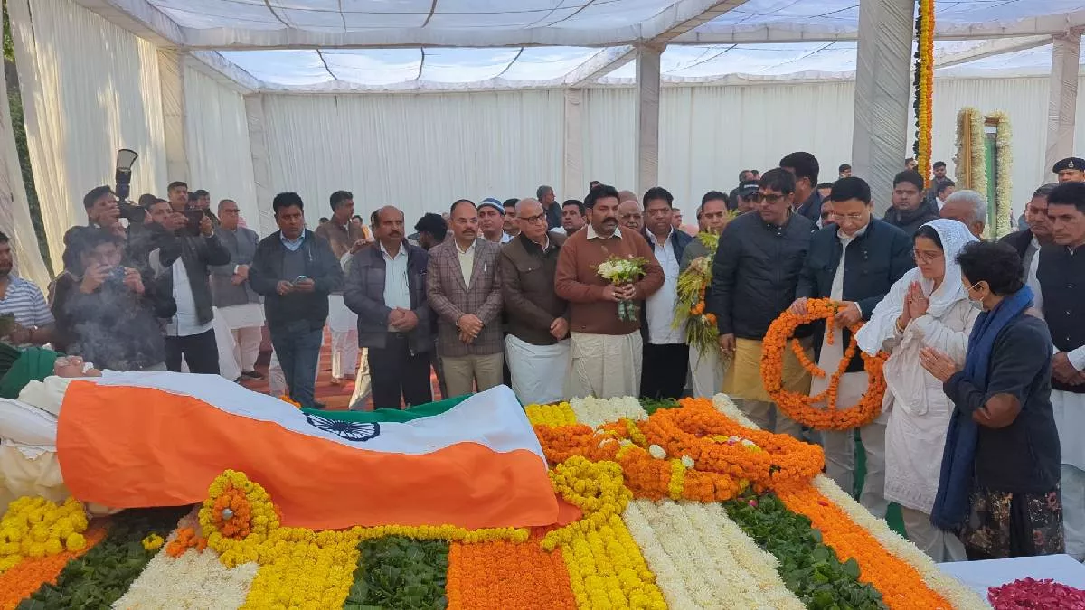Om Prakash Chautala Funeral LIVE: ओपी चौटाला को श्रद्धांजलि देने पहुंचे सुरजेवाला और सैलजा