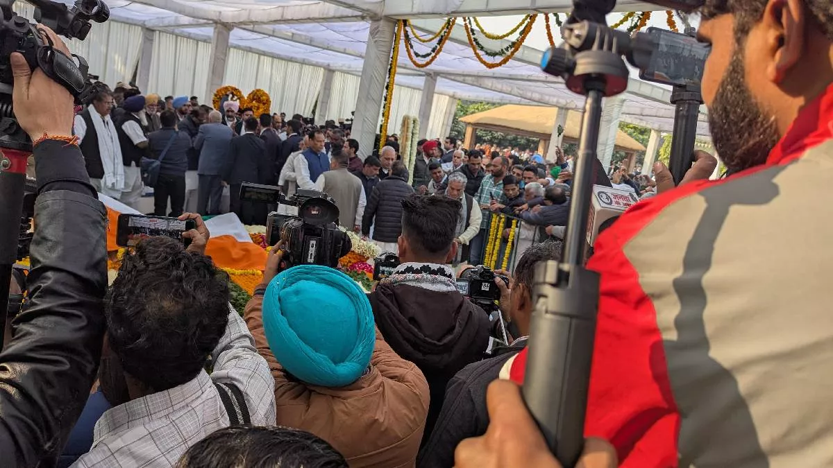 Om Prakash Chautala Funeral LIVE: ओपी चौटाला के अंतिम दर्शन करने पहुंचे उपराष्ट्रपति धनखड़