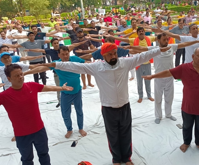 International Yoga Day 2023 Live : बिहार भाजपा अध्यक्ष सम्राट चौधरी ने किया योग