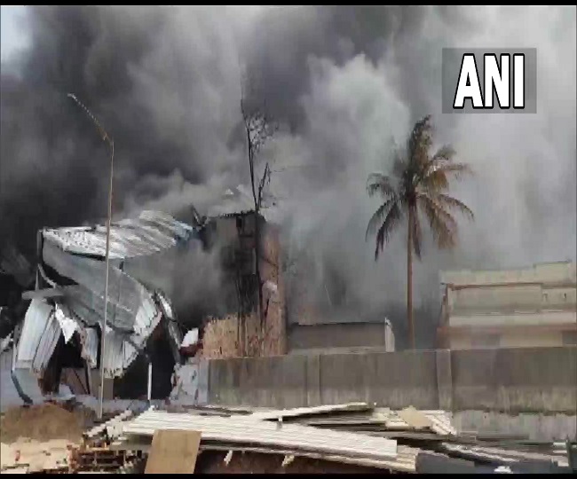 गुजरात में एक फार्मा कंपनी में लगी आग