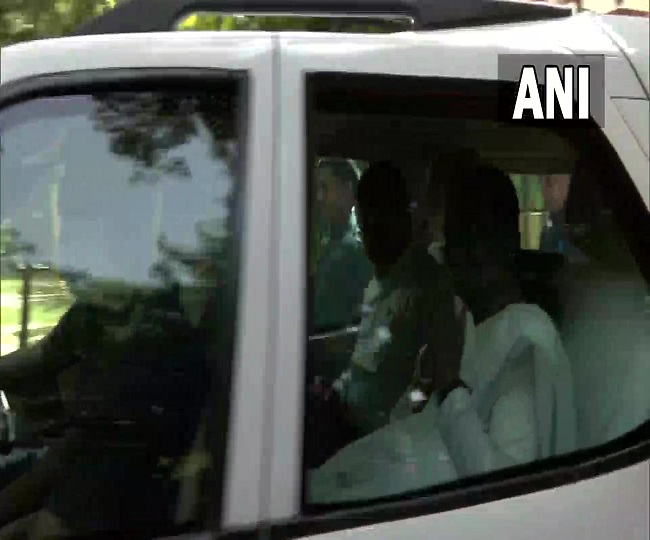 द्रौपदी मुर्मू ओडिशा भवन से संसद के लिए हुई रवाना 