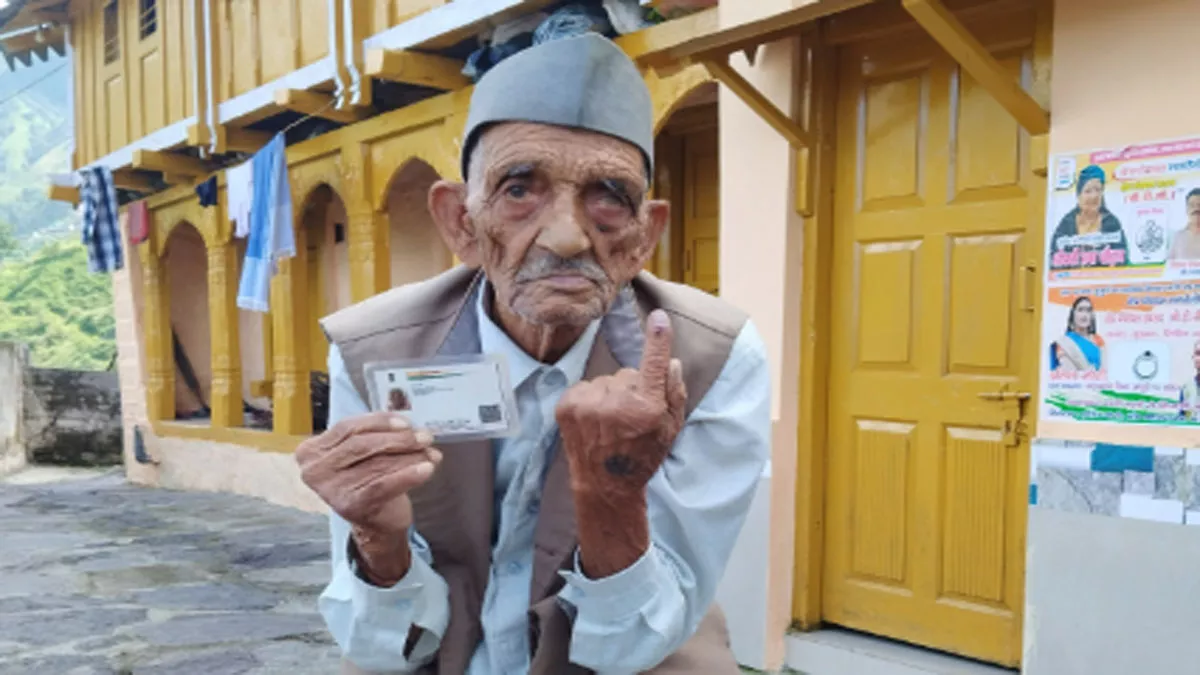 Uttarakhand Panchayat Chunav LIVE: चकराता में 108 वर्षीय भवान सिंह ने किया मतदान