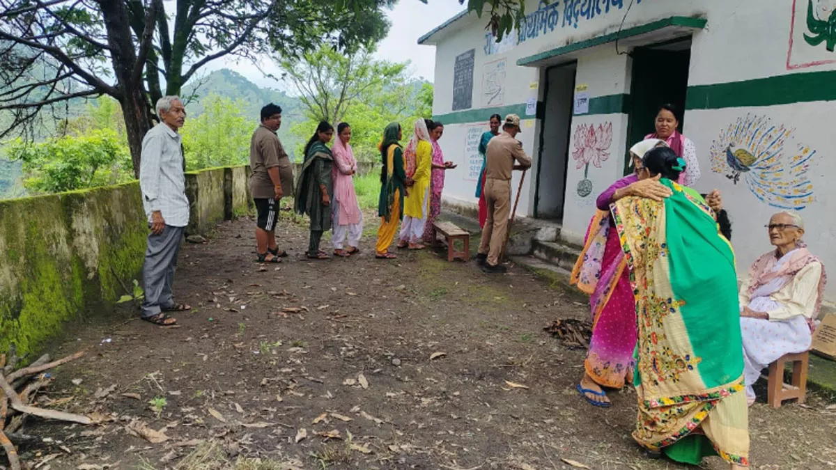 Uttarakhand Panchayat Chunav LIVE: पंचायत की सरकार चुनने के लिए जोश