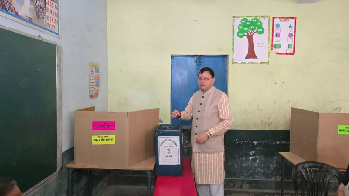 Uttarakhand Panchayat Chunav LIVE: सीएम धामी ने डाला वोट
