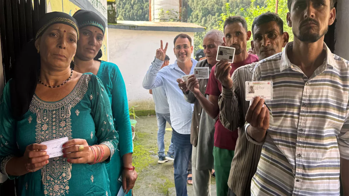 Uttarakhand Panchayat Chunav LIVE: प्राथमिक विद्यालय कोठा मे आठ बजे से शुरू हुआ मतदान