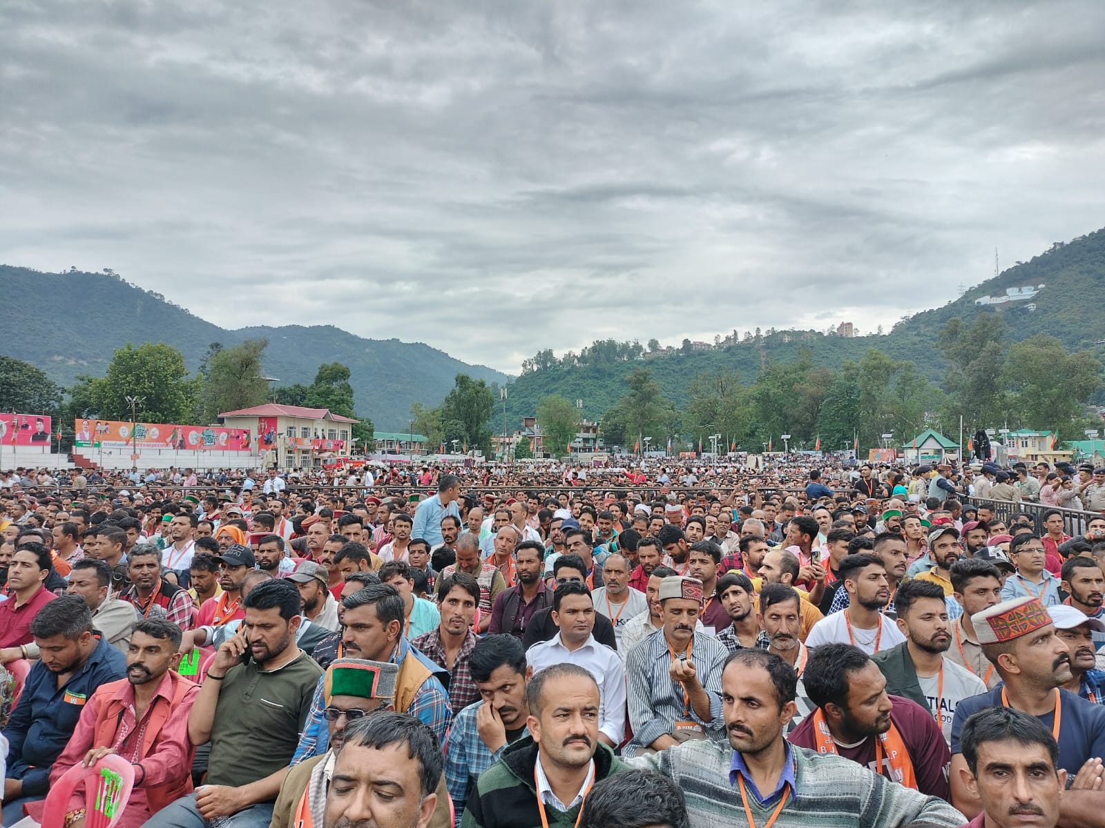 कार्यकर्ताओं से भरा पड्डल मैदान 