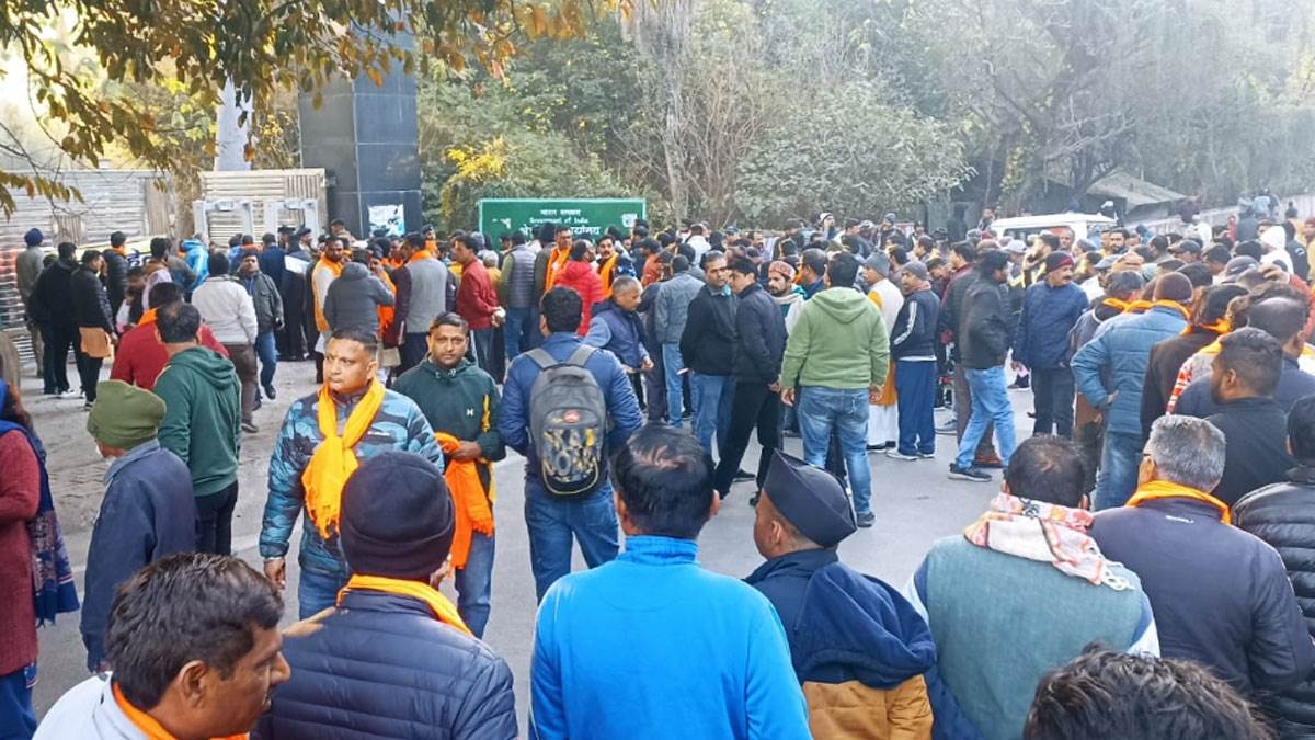 Uttarakhand Nikay Chunav Result Live: देहरादून में मतगणना केंद्र के बाहर उमड़ी भीड़