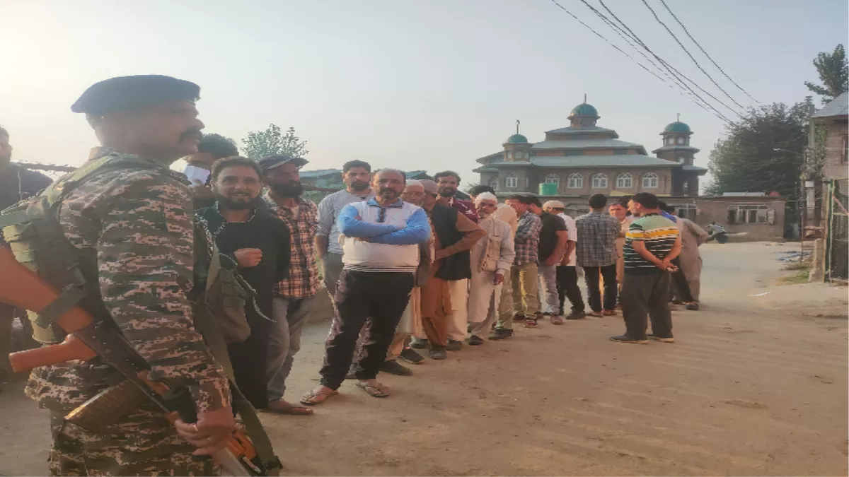 Jammu Kashmir Election 2024 Voting Live: श्रीनगर में पोलिंग बूथ पर पहुंचने लगे वोटर्स