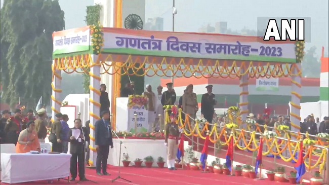 राज्यपाल फागू चौहान ने फहराया तिरंगा