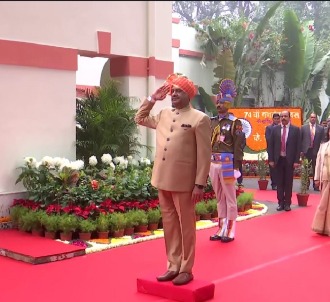 ओम बिड़ला ने फहराया तिरंगा