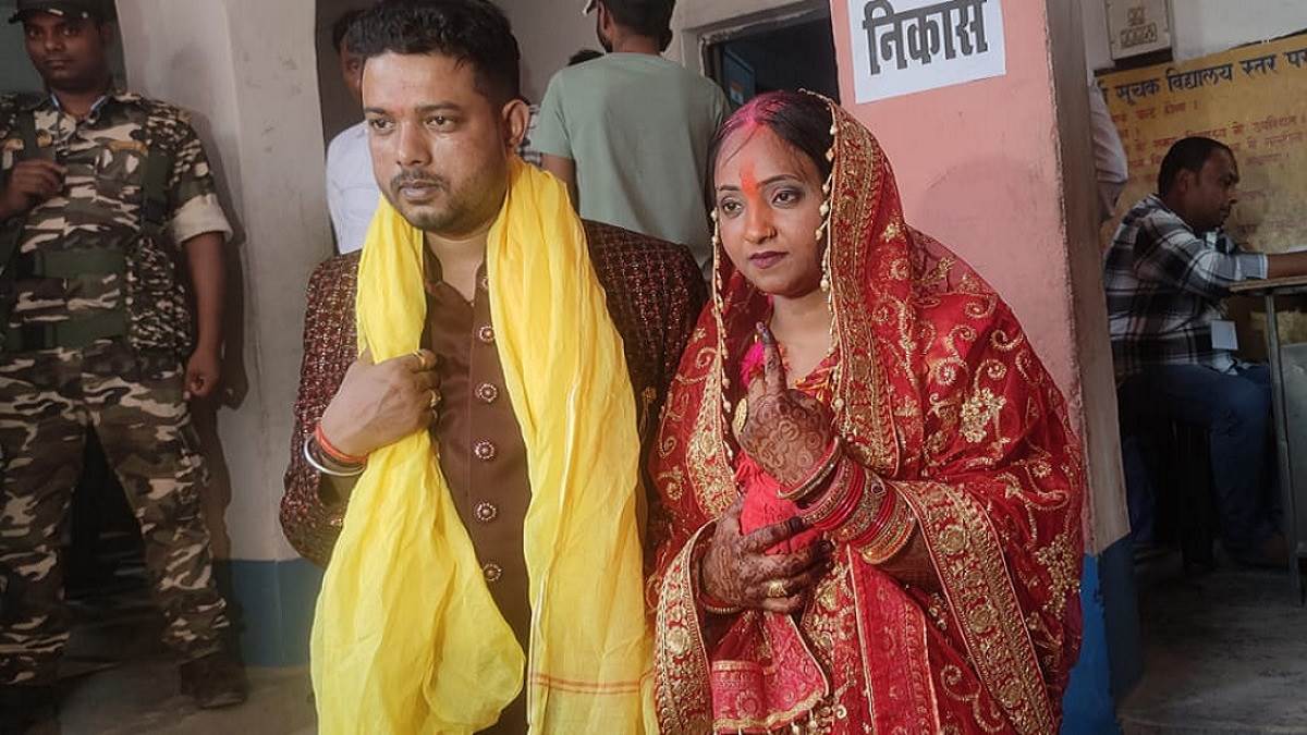 रात में शादी, सुबह दुल्हन ने किया मतदान