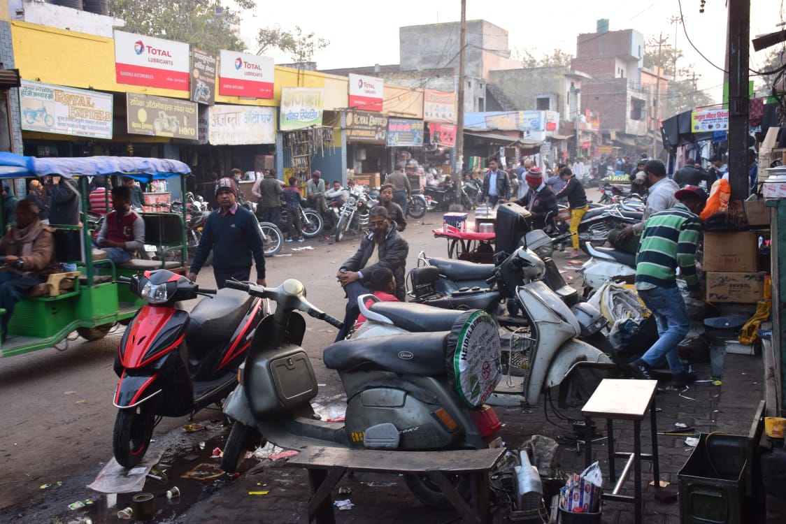 अलीगढ़ के इस बाजार में होता है वाहनाें का उपचार-अलीगढ़, लोकेश शर्मा। उपचार की जरूरत इंसान काे ही नही