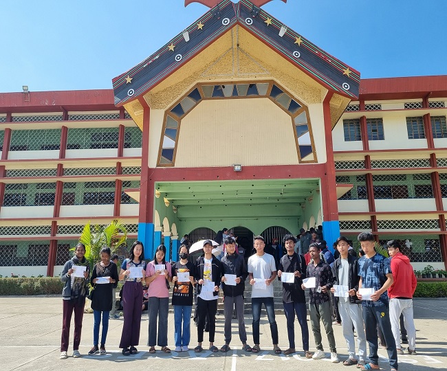 युवा मतदाताओं ने डाला वोट