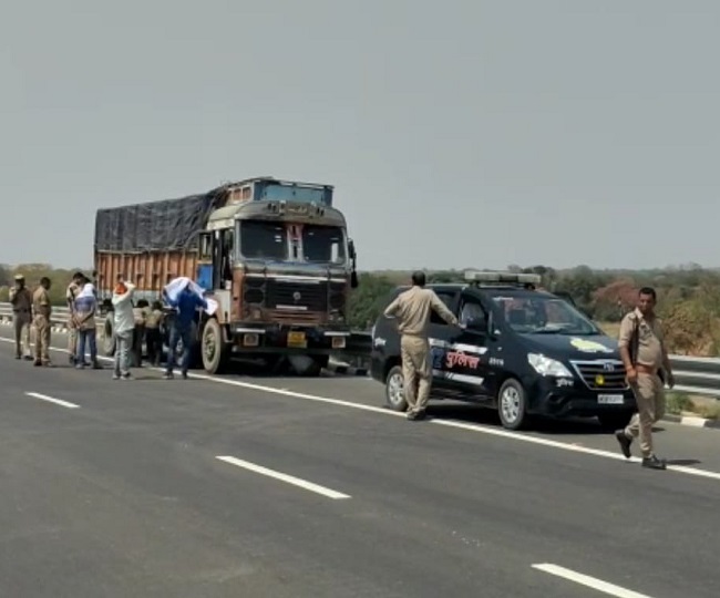 महोबा में बुंदेलखंड एक्सप्रेसवे पर भारी वाहनो को रोक न‍िकाला जाएगा अतीक का काफ‍िला