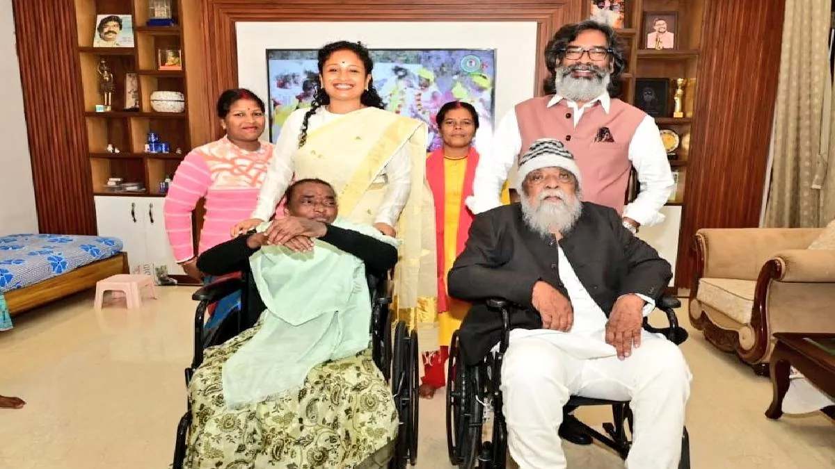 Hemant Soren: परिवार के साथ हेमंत सोरेन 