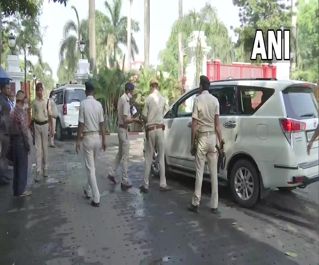 राज्यपाल से मिलने राजभवन पहुंचे सीएम नीतीश कुमार