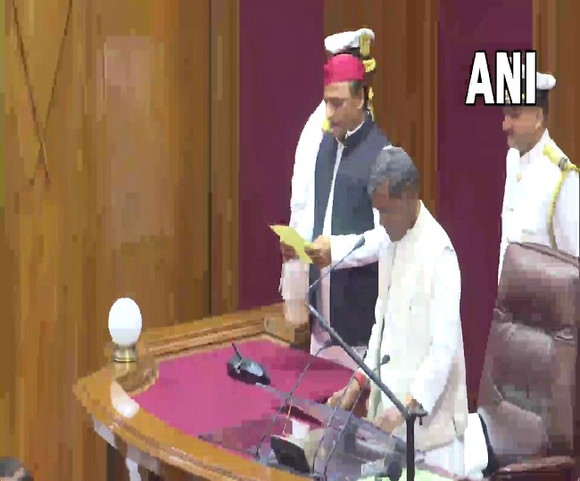 अखिलेश यादव ने ली विधायक पद की शपथ