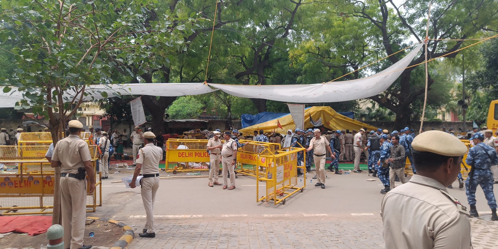 पुलिस ने खत्म कराया धरना