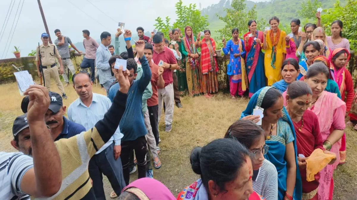 Uttarakhand Panchayat Chunav LIVE:मतदान को उमड़े लोग
