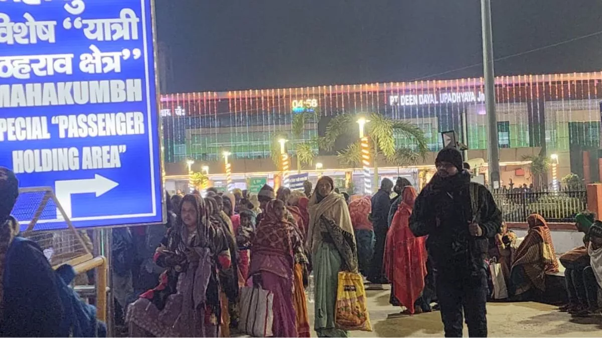 Mahakumbh Stampede LIVE Updates: प्लेटफार्म खाली करने और ट्रेन में न चढ़ने की अपील