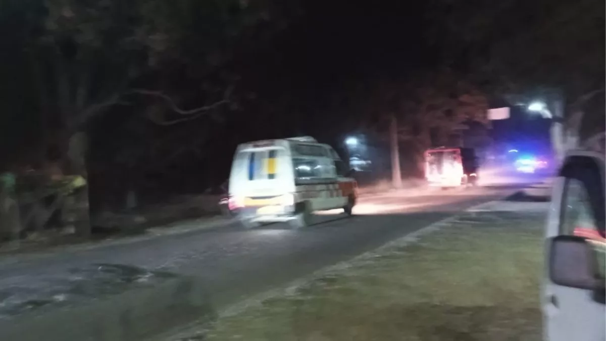 माफिया मुख्तार के शव को लेकर एंबुलेंस कौशांबी पहुंची