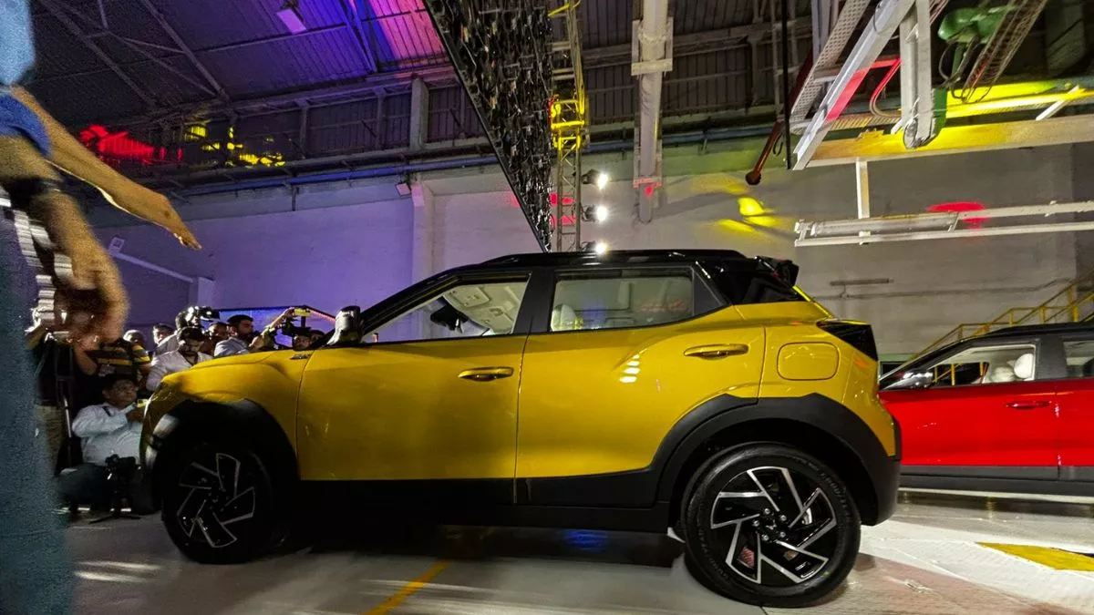 Mahindra XUV 3XO Launch Live: गाड़ी की पहली झलक आई सामने
