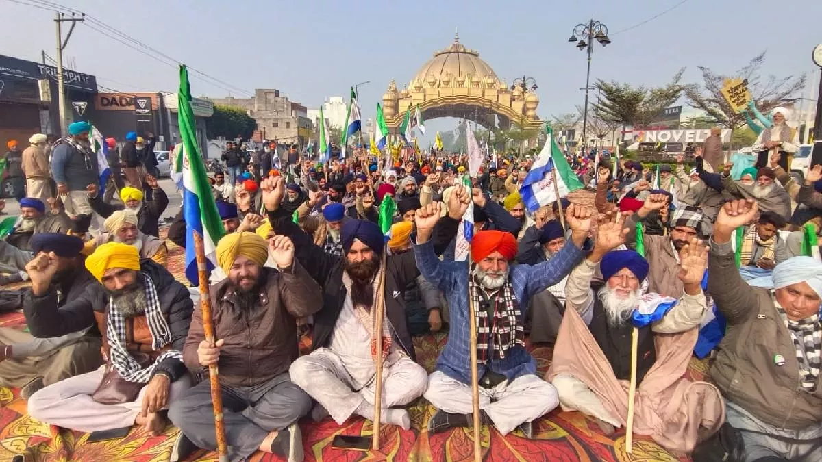 Punjab Bandh LIVE News: अमृतसर के गोल्डेन गेट पर नारेबाजी करते किसान
