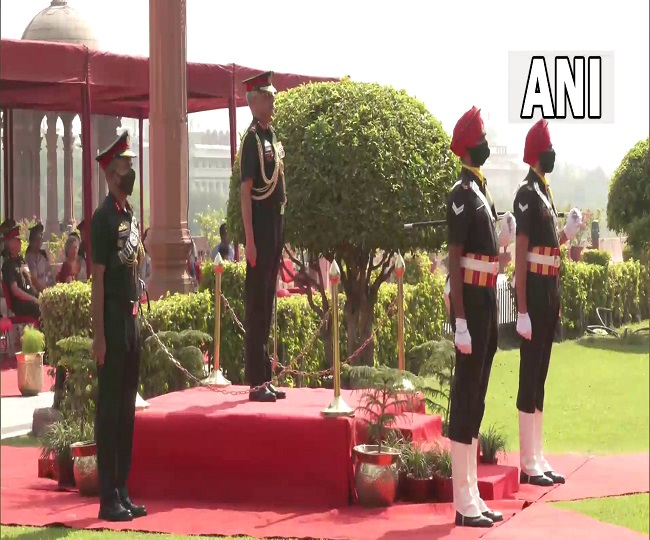 General MM Naravane Retire: जनरल एमएम नरवणे को दिया गया गार्ड आफ आनर