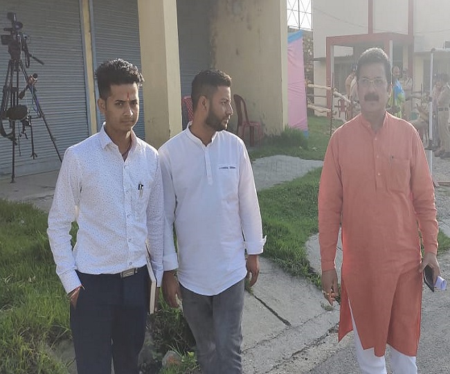 मतगणना स्थल पहुंचे चुनाव प्रभारी कैलाश शर्मा 