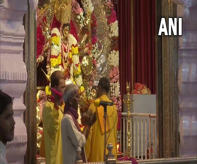 चैत्र नवरात्रि के तीसरे दिन मंदिर में उमड़े श्रद्धालु